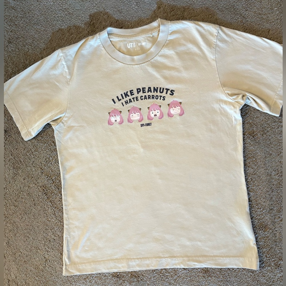 Uniqlo Spy X Family Beige Graphic Tee size Small I Like Peanuts I hate Carrots
